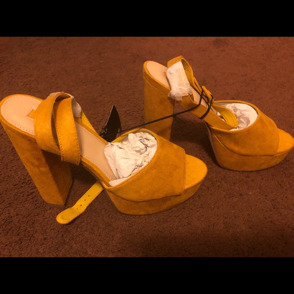 ✨NEW✨  Forever 21 Suede Chunky Heels
